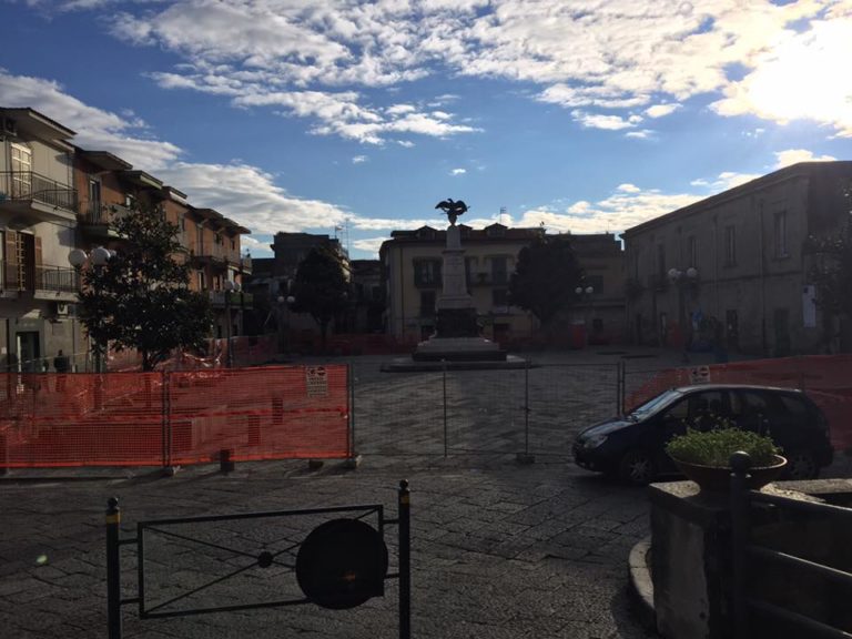 Piazza Battisti ancora inconclusa, il Comune rassicura l’apertura entro febbraio