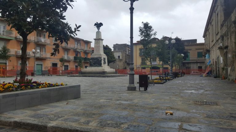 Riapre piazza Cesare Battisti: sarà completamente pedonalizzata. Prime polemiche