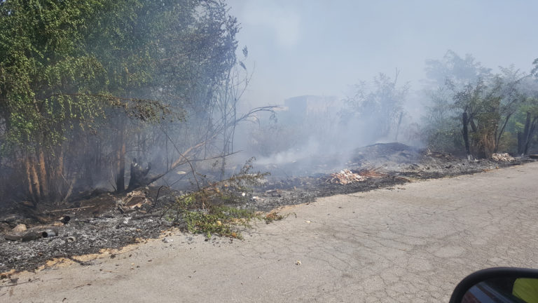 Incendio in via Spineti subito spento, a fuoco molta sterpaglia vicina alle civili abitazioni