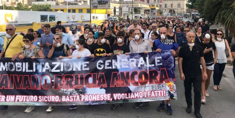 corteo caivano brucia ancora