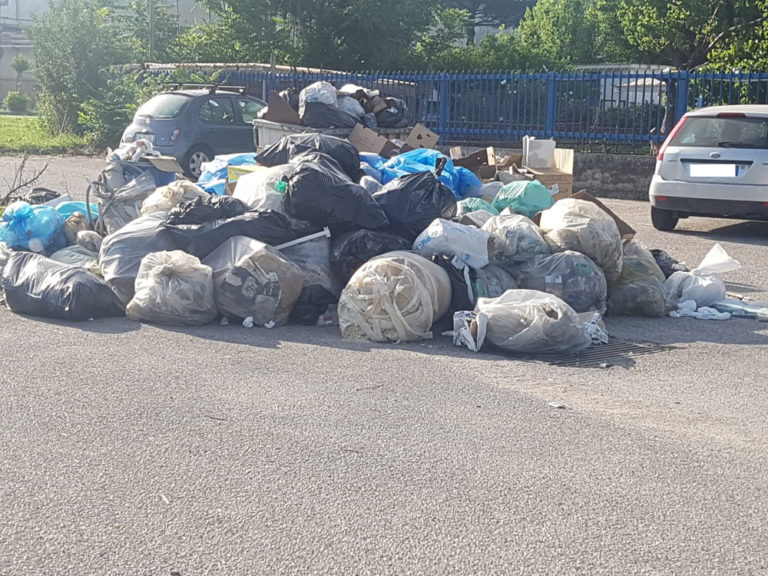 Incontro Comune-Buttol-Industriali Asi. Da stamane si iniziano a togliere i rifiuti…