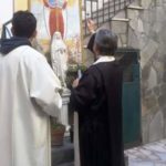 Padre Cosimo durante il Rito dell’Alzabandiera