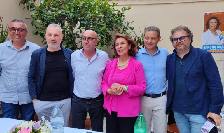 Sandra Mastella in visita a Caivano, l’incontro con la collettività