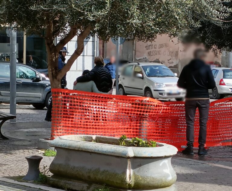 Donna smarrita, trova il figlio grazie ai vigili